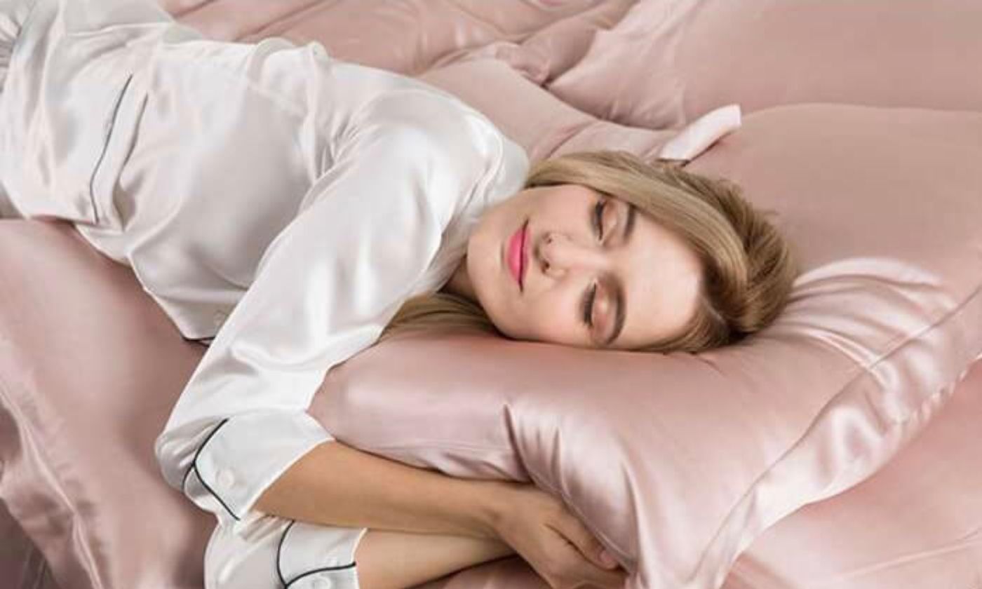 Dormir dans des draps de soie: mon nouveau geste beauté!