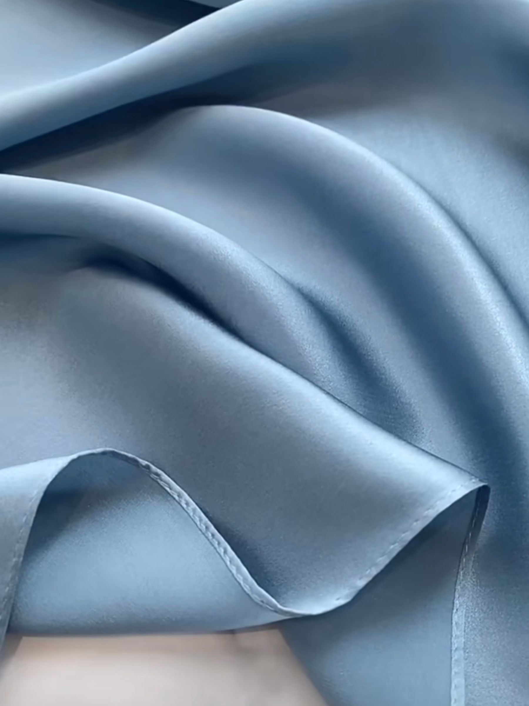 Nuisette de soie à bretelles