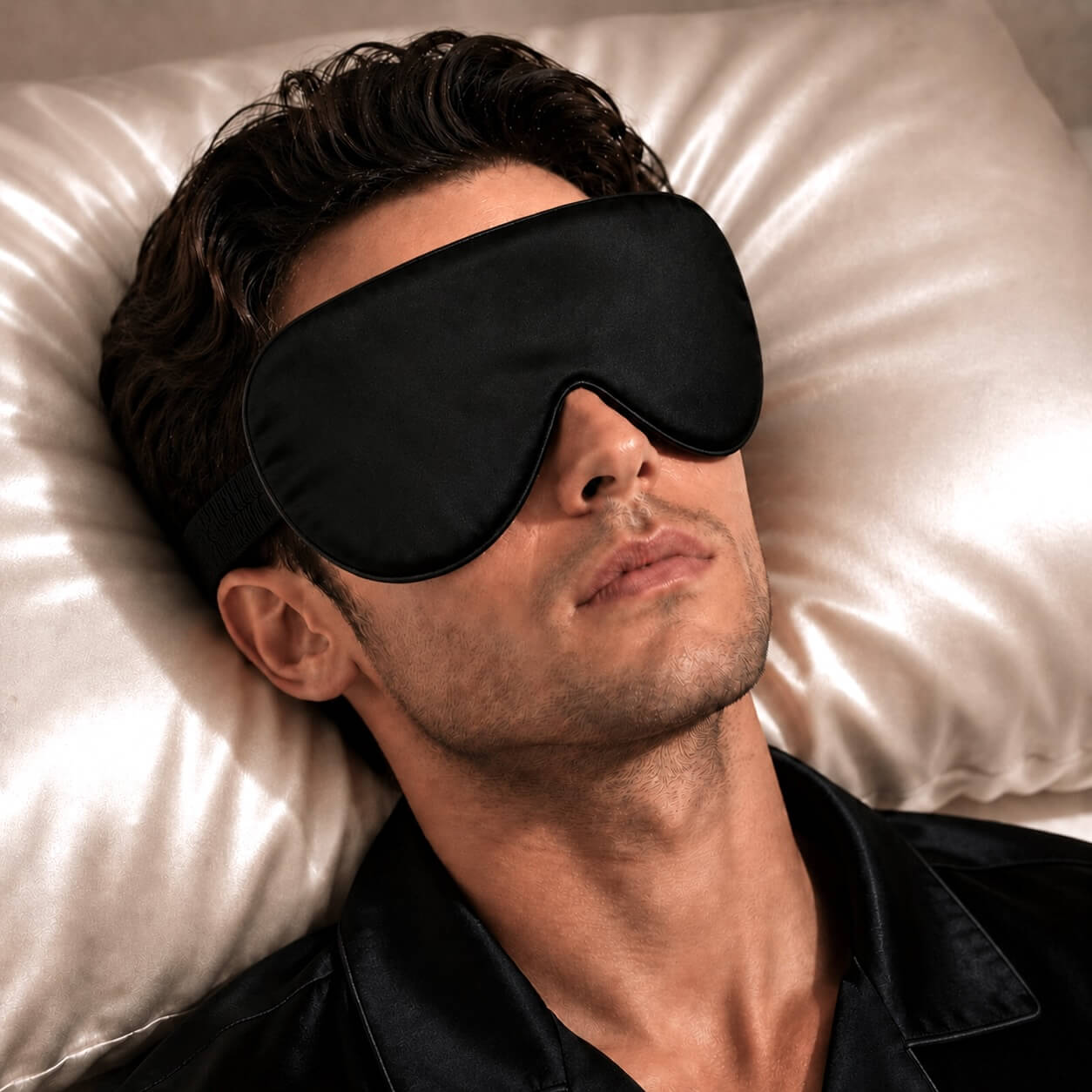 Zijden oogmasker met met zijde omhulde elastische band
