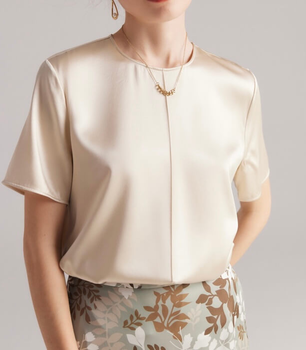 Chemisier en soie à manches courtes