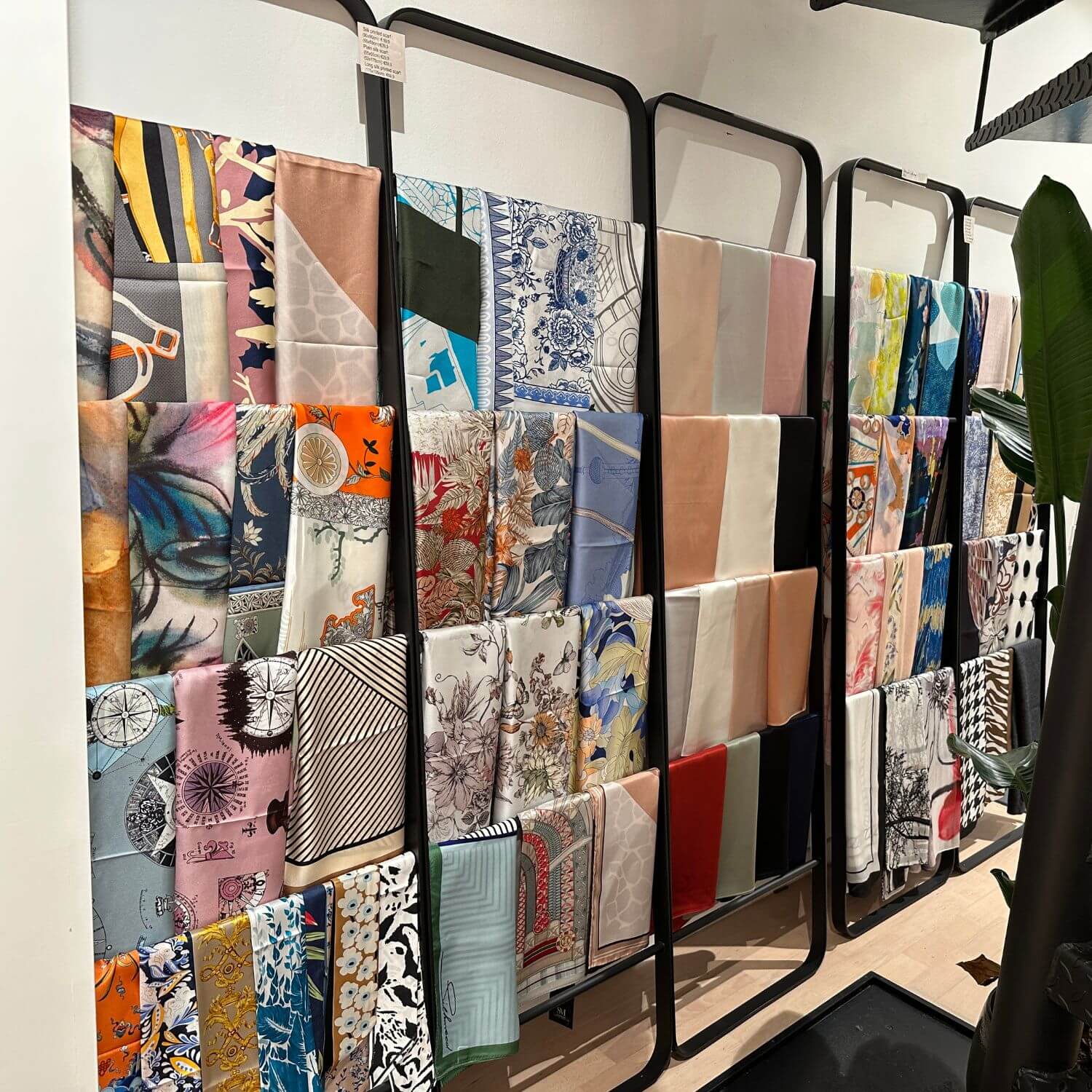 zijden_sjaal-zijden-sjaal-zijden-sjaal-Seidenschal_248870a8-e6eb-40f3-8e6a-c4ca0d110ae7